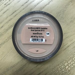 bareMinerals MATTE foundation in MEDIUM shade